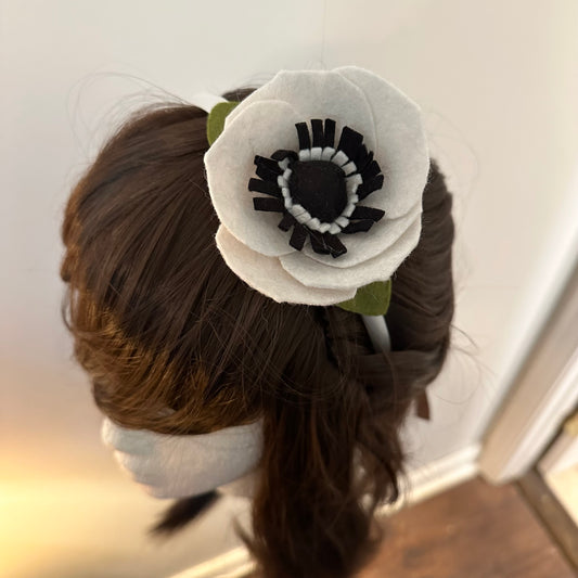 Headband: white poppy