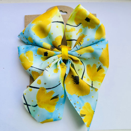 Sailer Bow: yellow peonies
